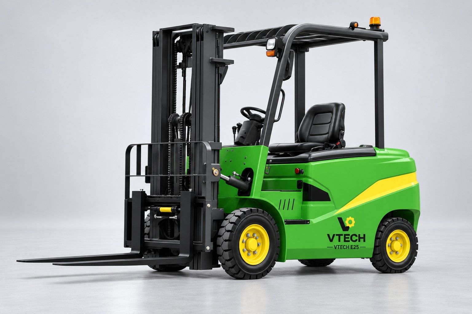 Empilhadeira elétrica VTECH E25, verde com faixa amarela, em fundo cinza de estúdio.